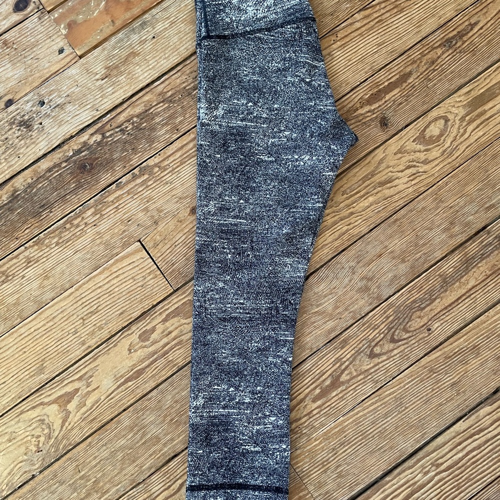 lululemon athletica Black Gray Cropped Pants - Picture 3 of 4